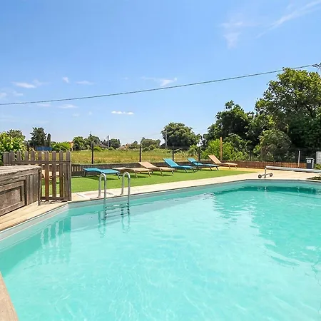 Cozy In With Swimming Pool Hébergement de vacances *